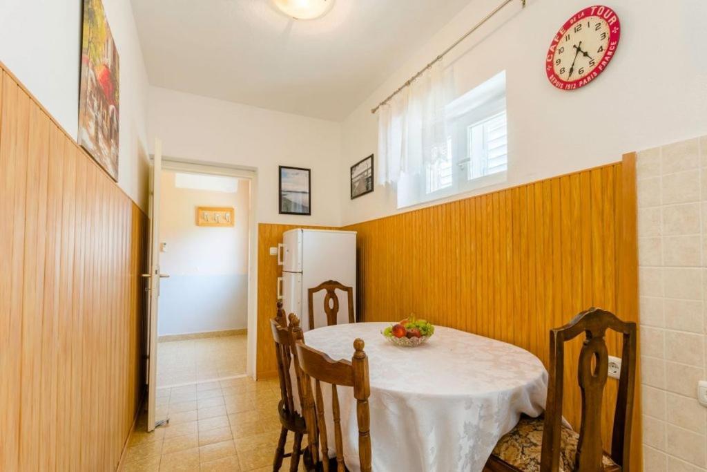 Apartments With A Parking Space Supetar, Brac - 16294 Exterior photo