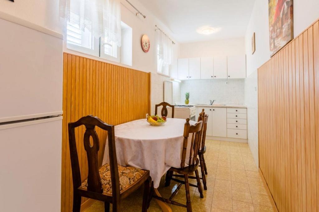 Apartments With A Parking Space Supetar, Brac - 16294 Room photo