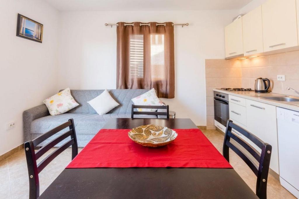 Apartments With A Parking Space Supetar, Brac - 16294 Room photo