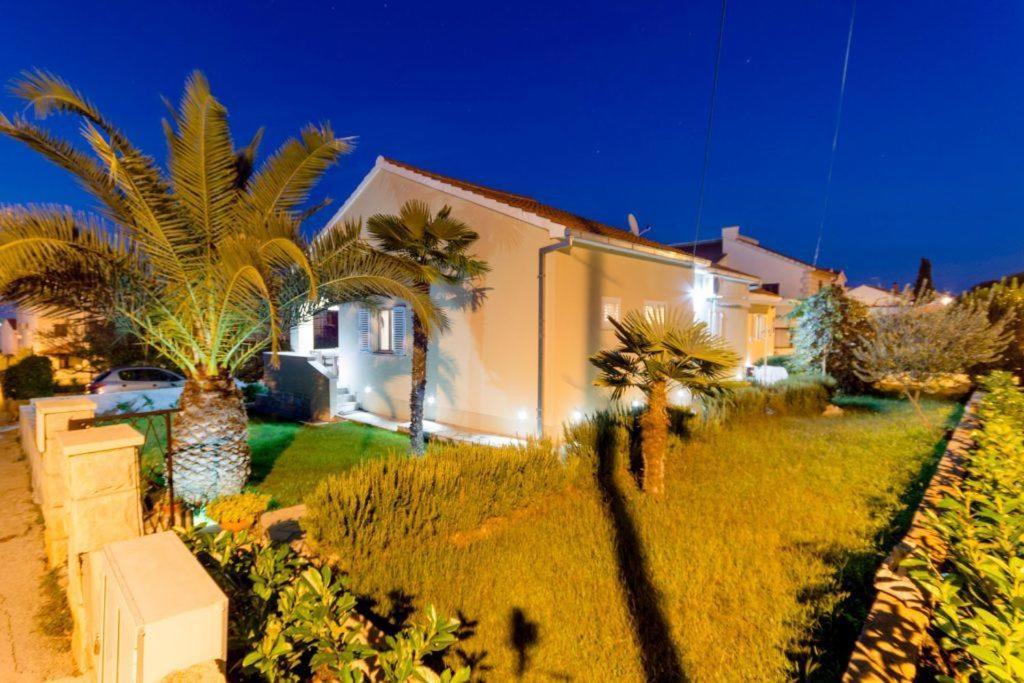 Apartments With A Parking Space Supetar, Brac - 16294 Exterior photo